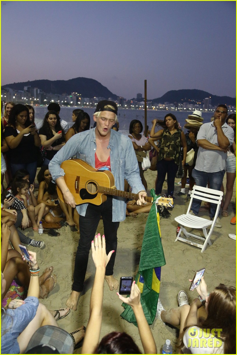 cody simpson performs beach rio brazil 23