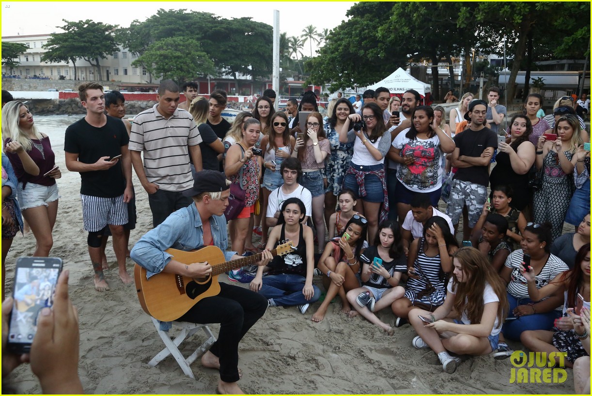 cody simpson performs beach rio brazil 51