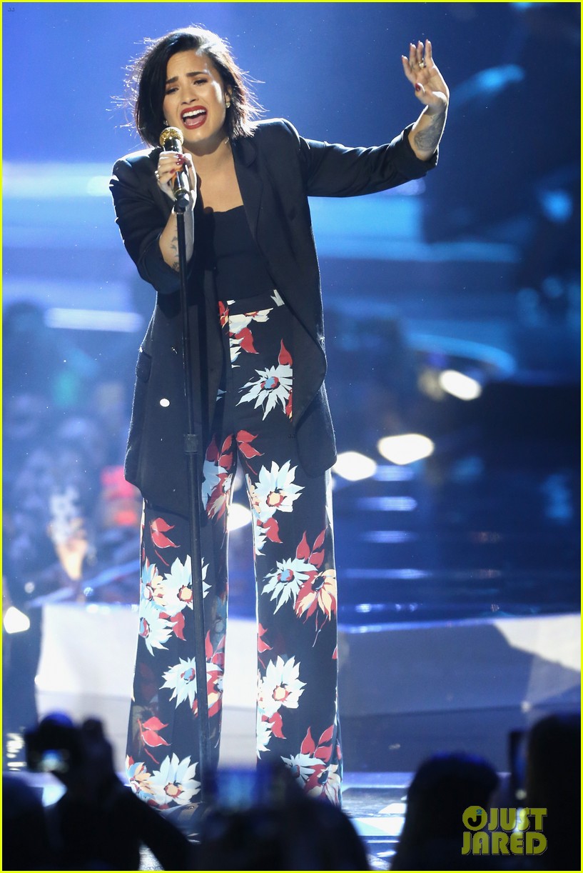 demi lovato performs at 2016 weday 01