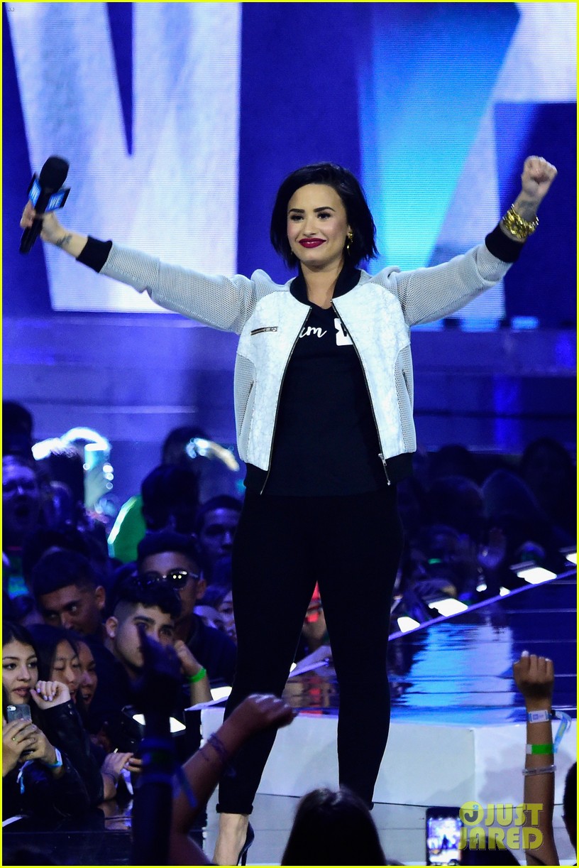 demi lovato performs at 2016 weday 09