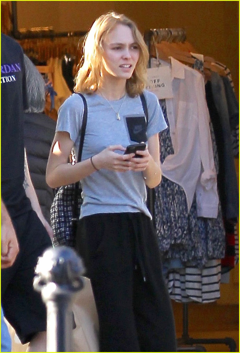 lily rose depp with friends at grove 02