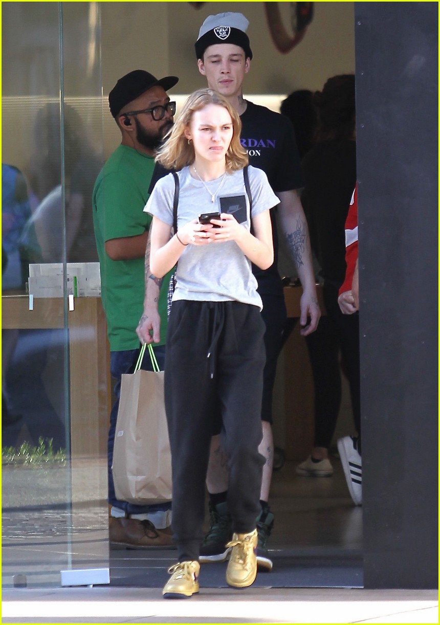 lily rose depp with friends at grove 07