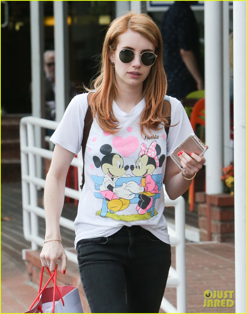 emma roberts shares what shes reading 04
