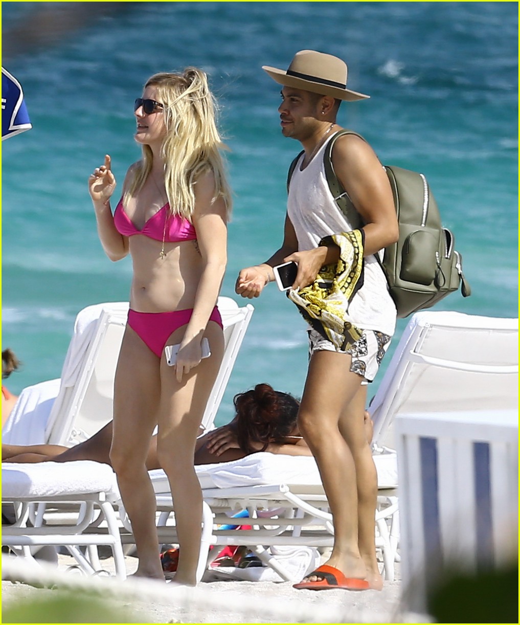 Ellie Goulding Is Pretty in Pink for Beachside Bikini Hangout: Photo 961603  | Bikini, Ellie Goulding Pictures | Just Jared Jr.