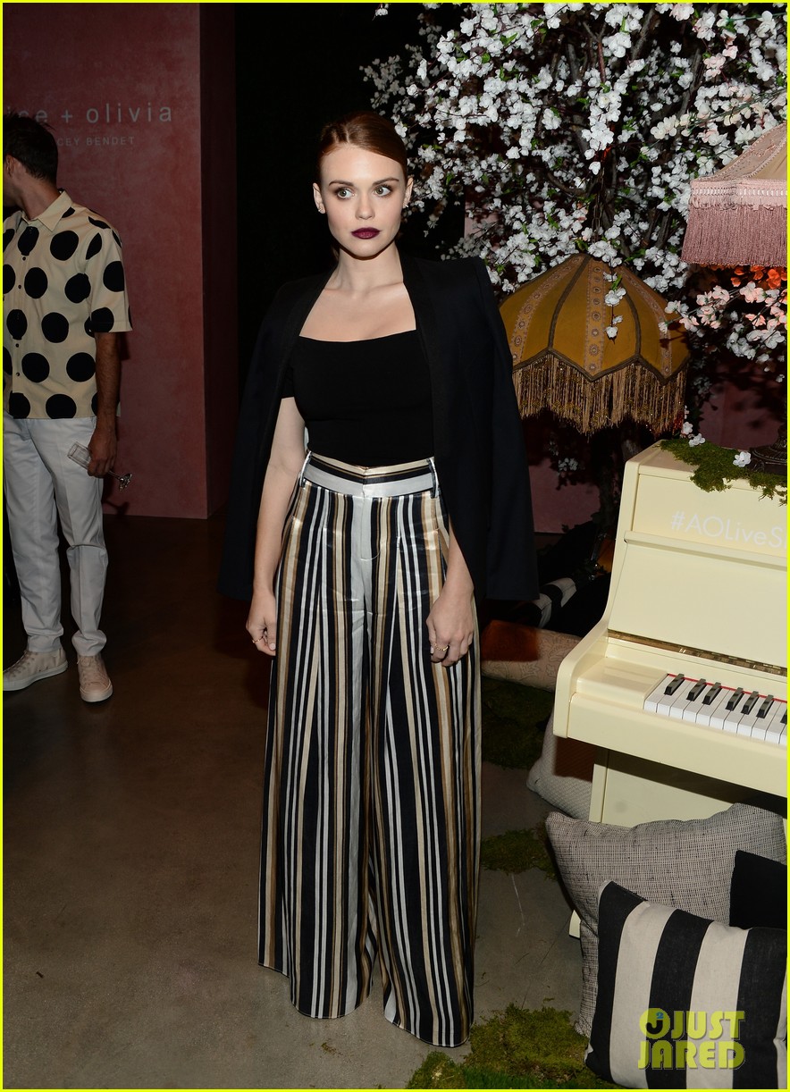 holland roden arden show alice olivia show 18