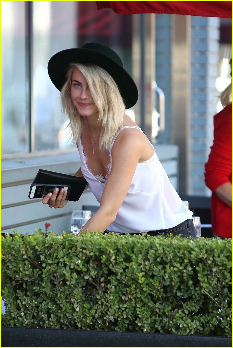 julianne hough lunch with mom 05