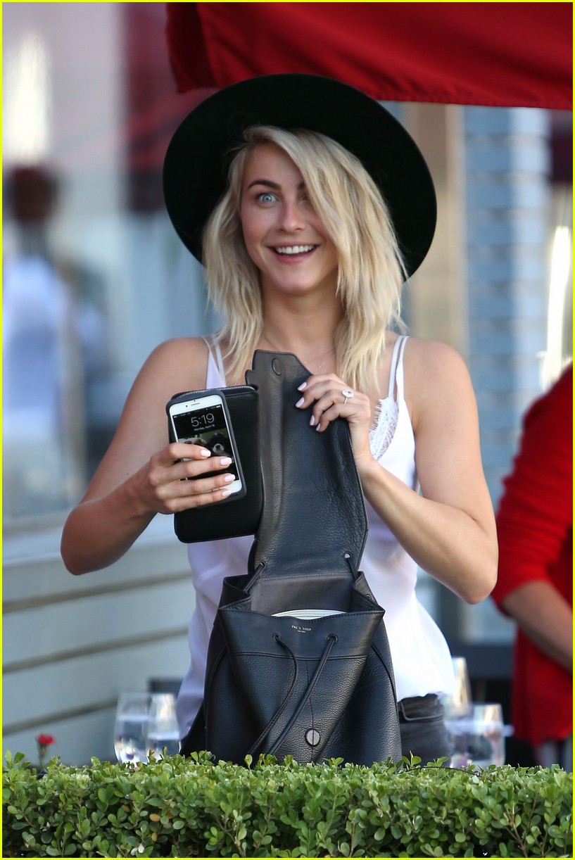 julianne hough lunch with mom 09