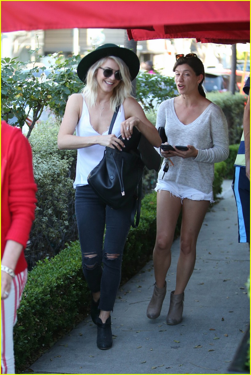 julianne hough lunch with mom 20