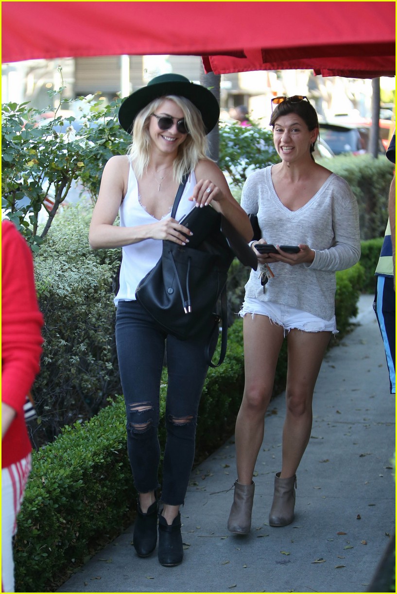 julianne hough lunch with mom 21
