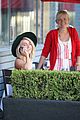 julianne hough lunch with mom 02
