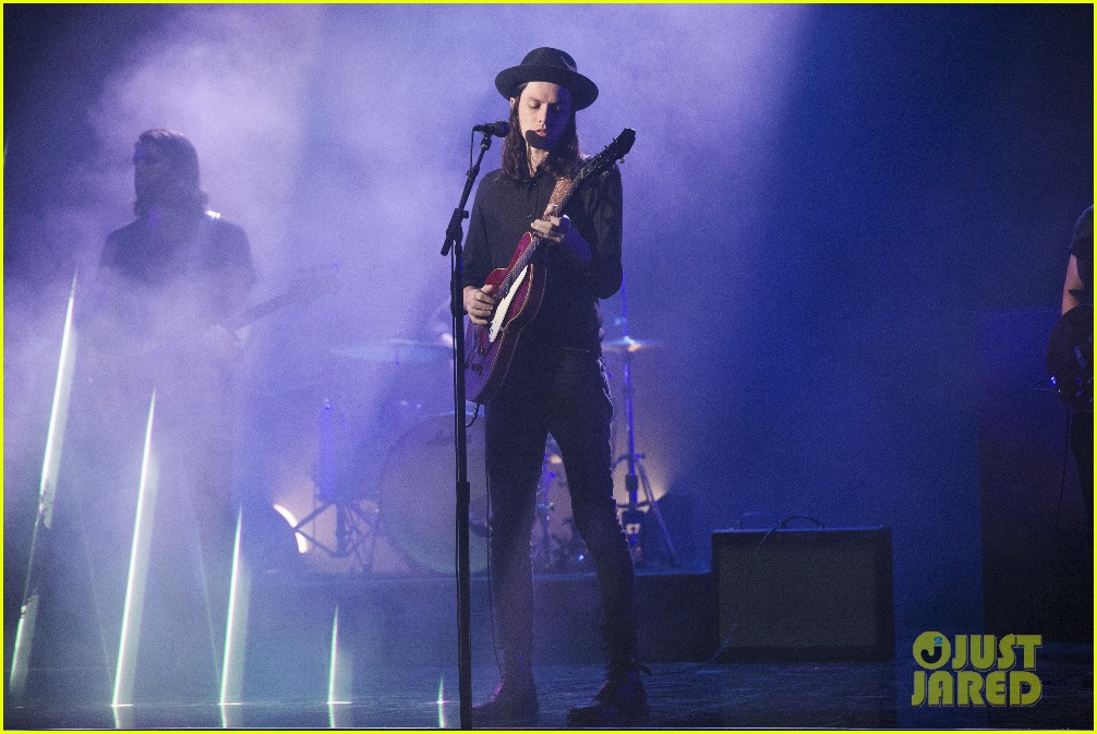 james bay performs dancing with the stars 02