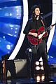james bay performs dancing with the stars 03