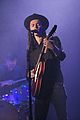 james bay performs dancing with the stars 04