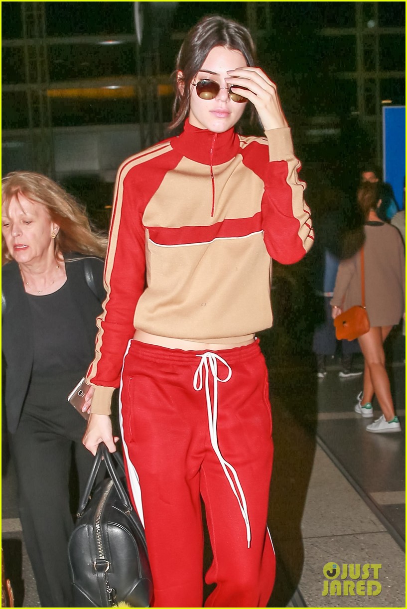kendall jenner lax airport after coachella 06
