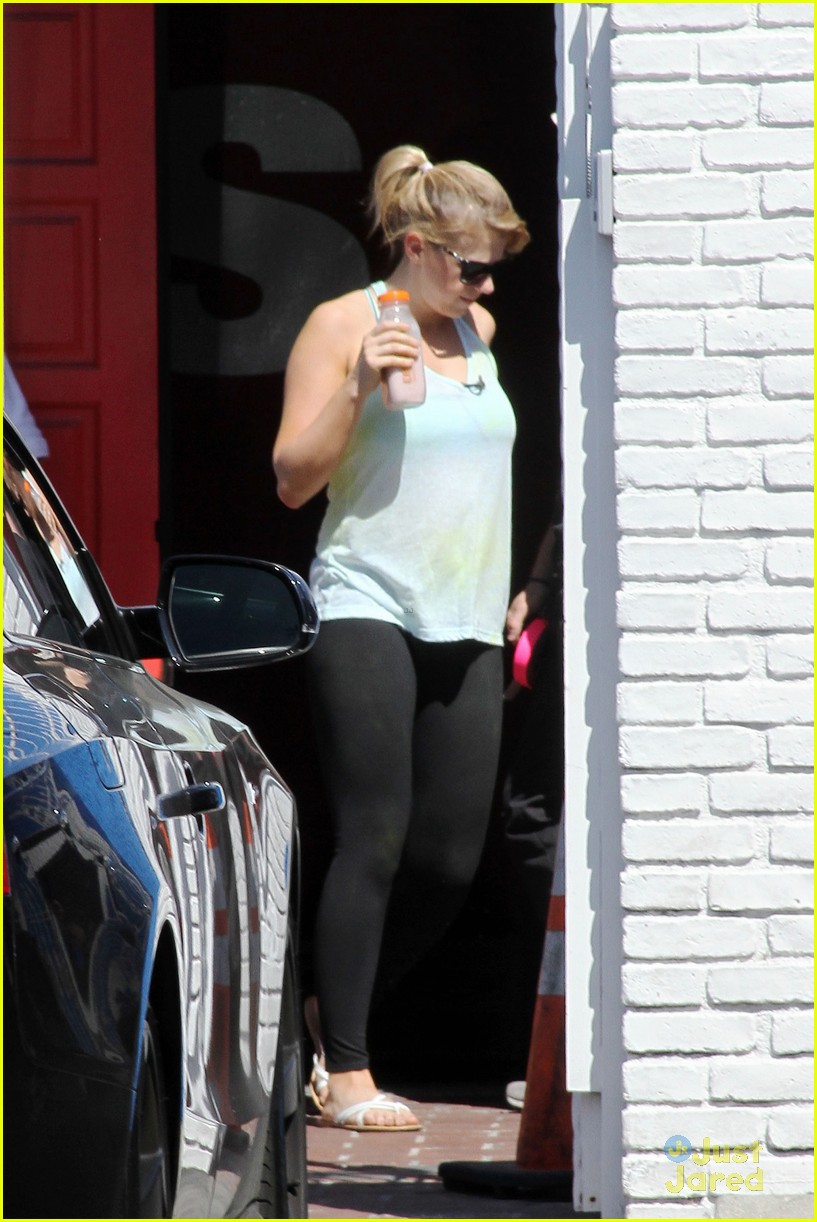 jodie sweetin back after injury keo dwts practice 15