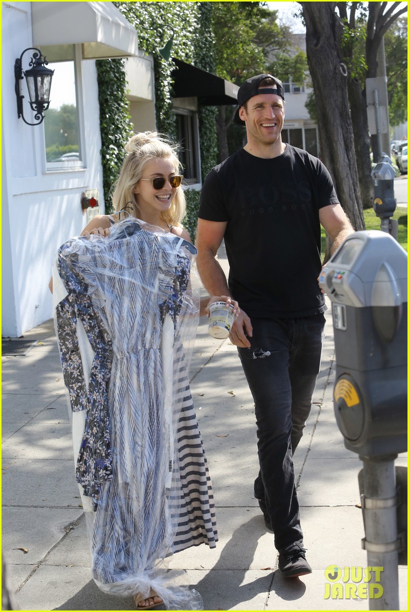 julianne hough brooks laich happy to be home together in la 04