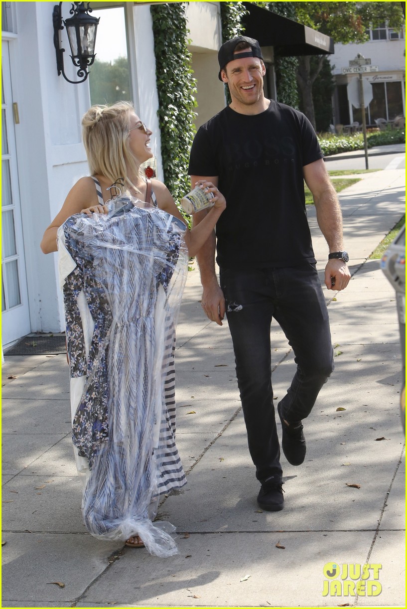 julianne hough brooks laich happy to be home together in la 06