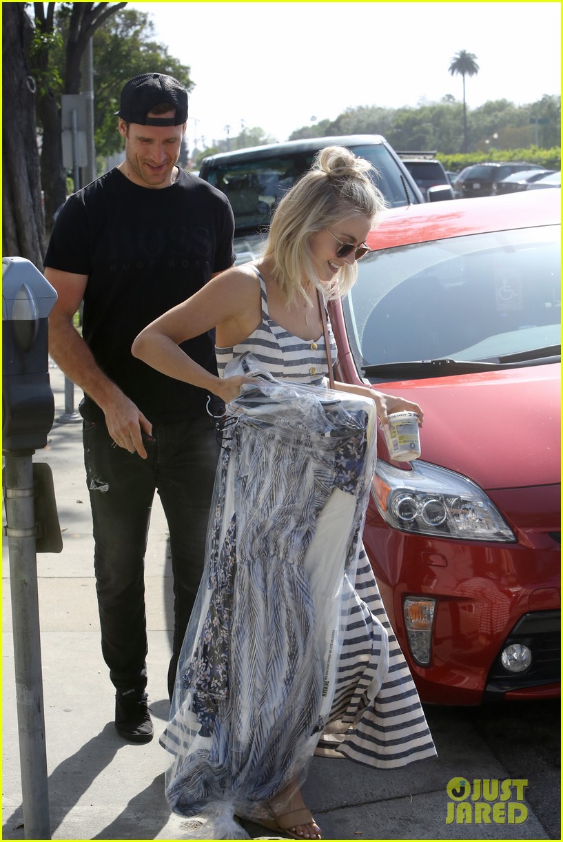 julianne hough brooks laich happy to be home together in la 18