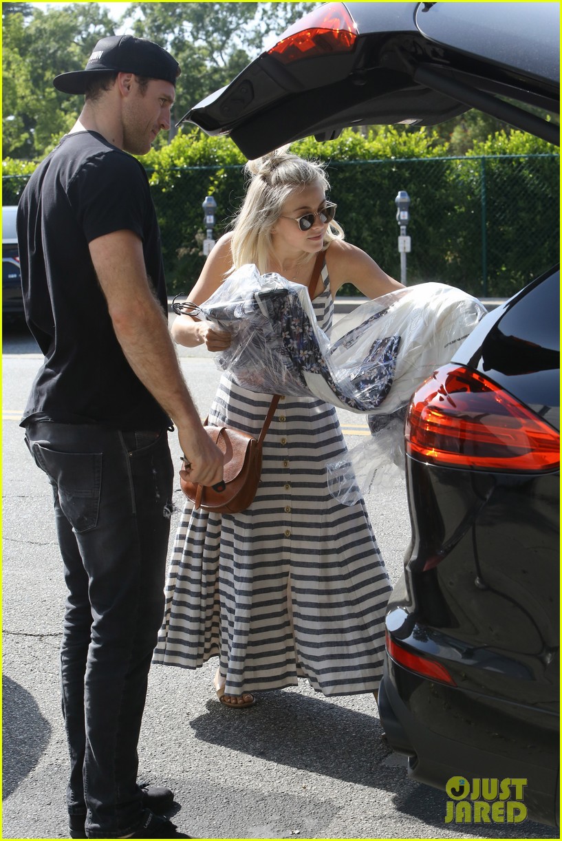 julianne hough brooks laich happy to be home together in la 24