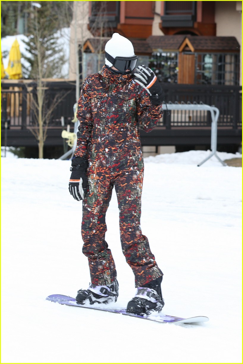 kendall kylie jenner skiing with sisters 06