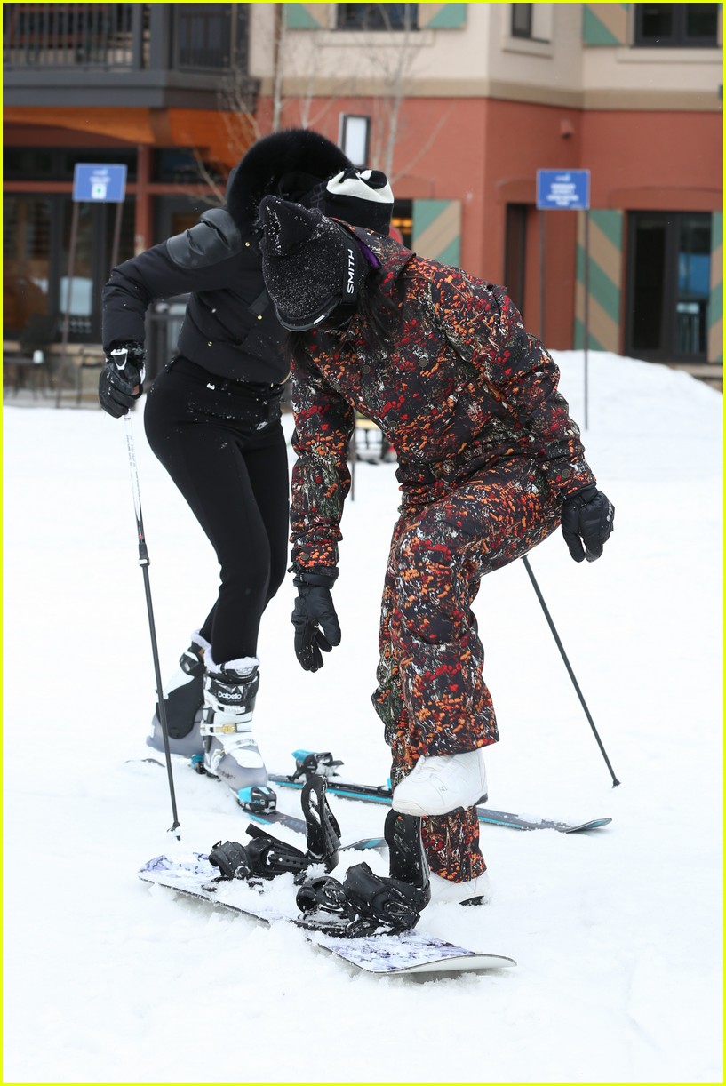 kendall kylie jenner skiing with sisters 11