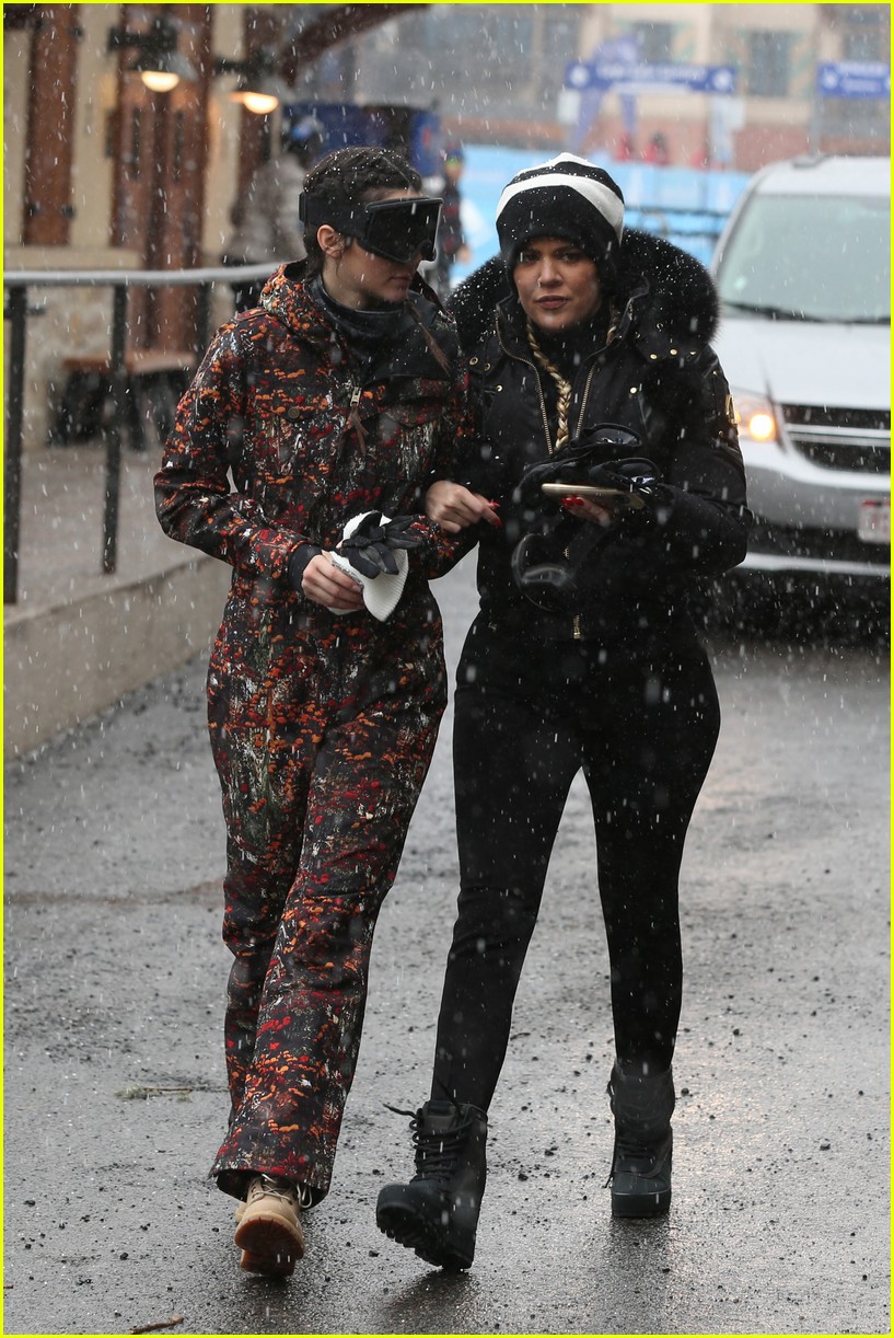 kendall kylie jenner skiing with sisters 21