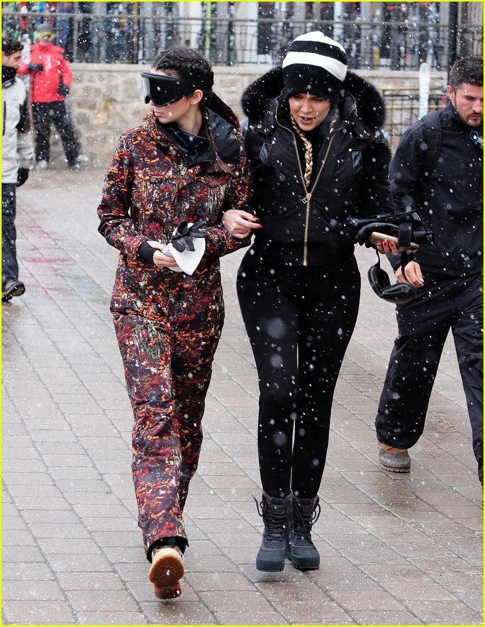 kendall kylie jenner skiing with sisters 26
