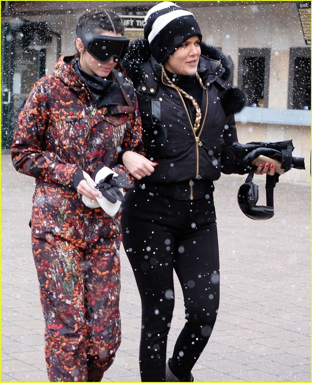 kendall kylie jenner skiing with sisters 27