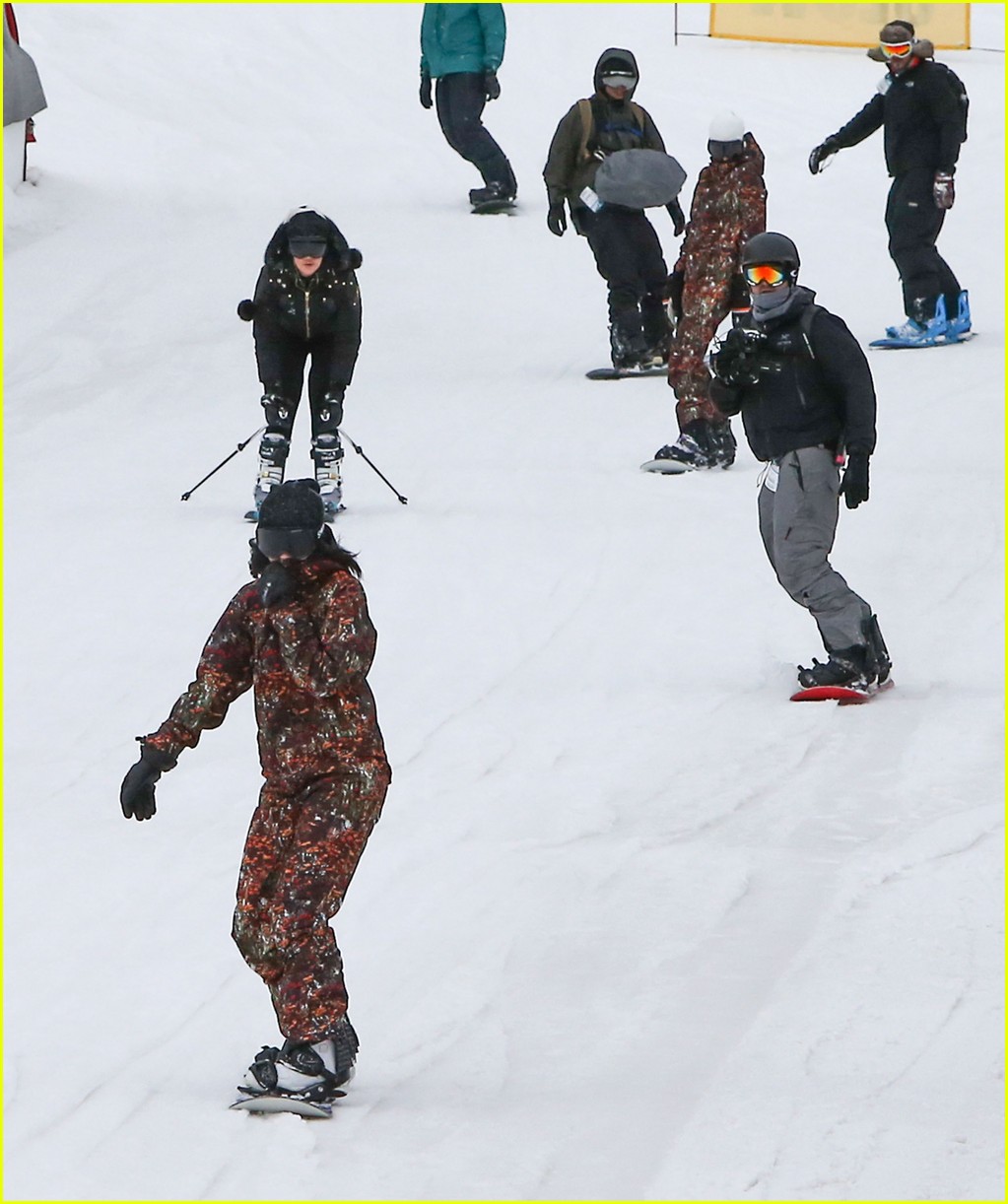 kendall kylie jenner skiing with sisters 29