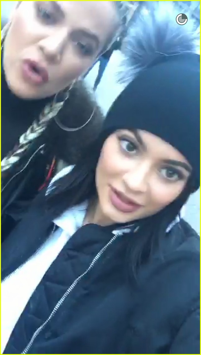 kendall kylie jenner skiing with sisters 32