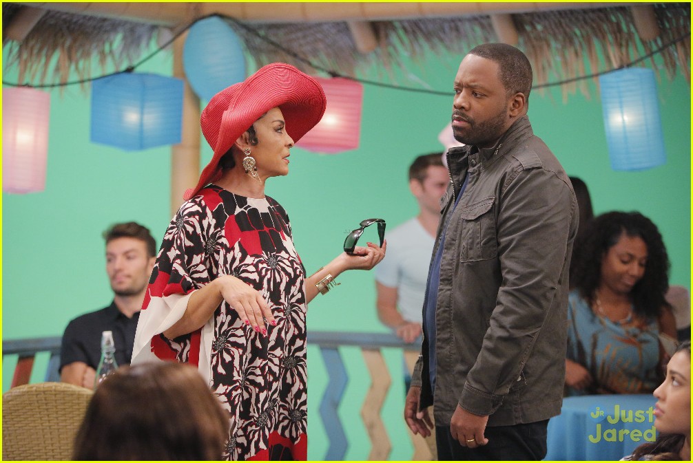 kc undercover mother all missions stills 09