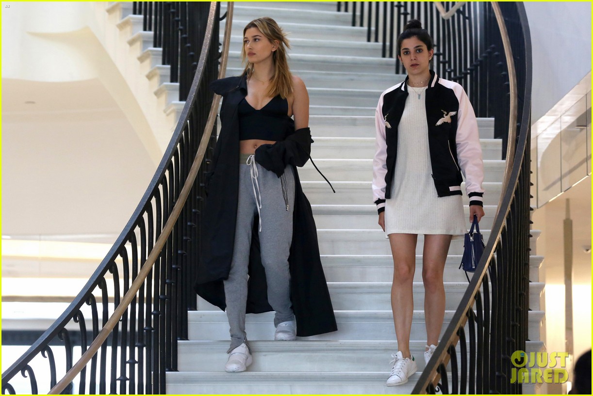 kylie jenner gets a facial from hailey baldwin 33