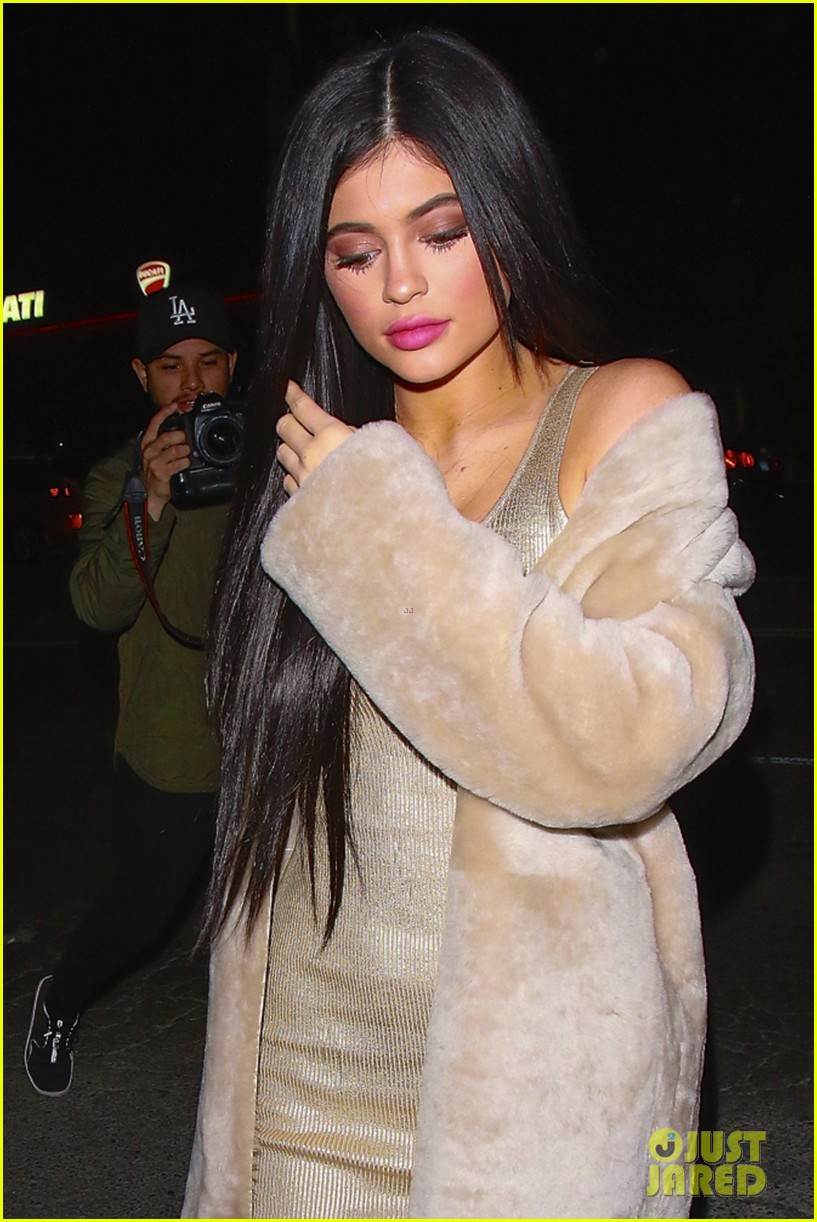 kylie kendall jenner nice guy saturday 16