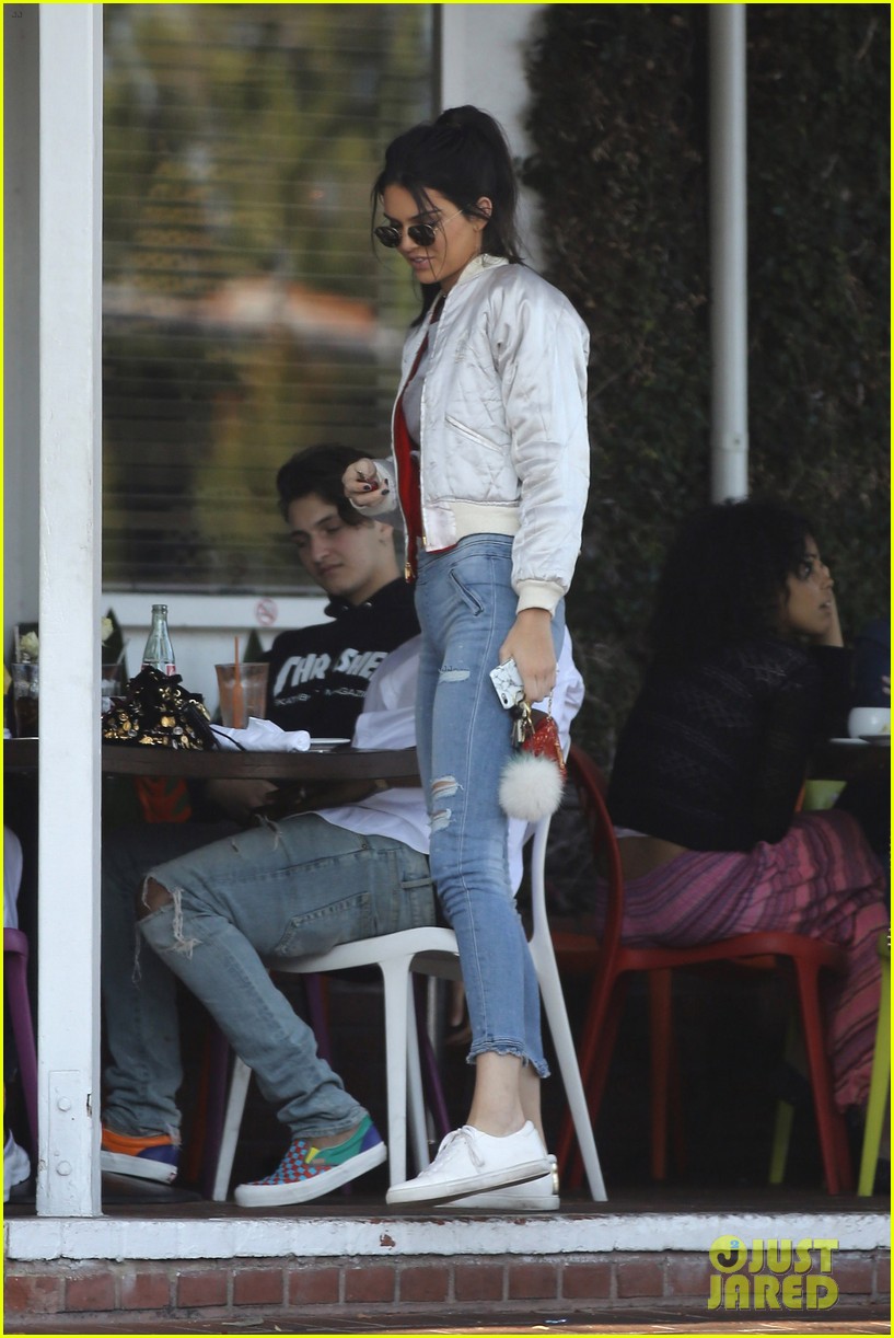 kylie jenner breaks juice cleanse with a sushi outing 45