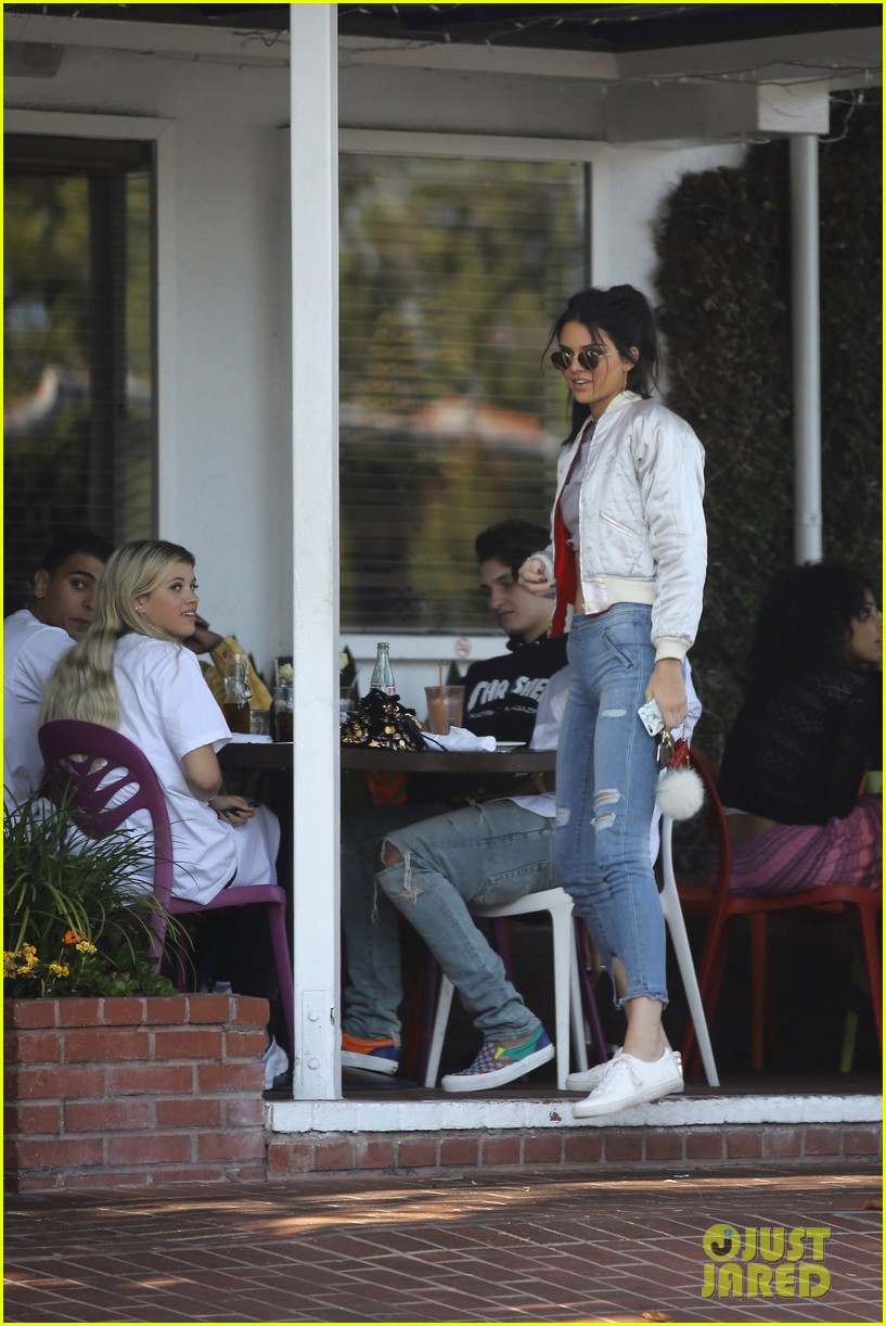 kylie jenner breaks juice cleanse with a sushi outing 46