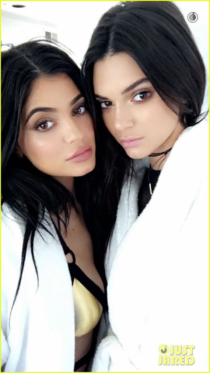Kylie Jenner's Vacation Posing Tips To Use For Your Next Instagram Post