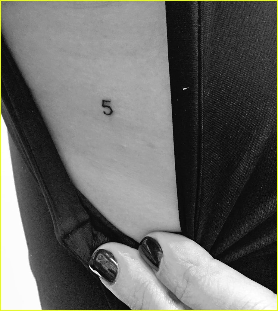lea michele gets tattoo in honor of cory monteith 01