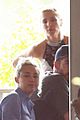 miley cyrus has breakfast with the whole hemsworth family 09