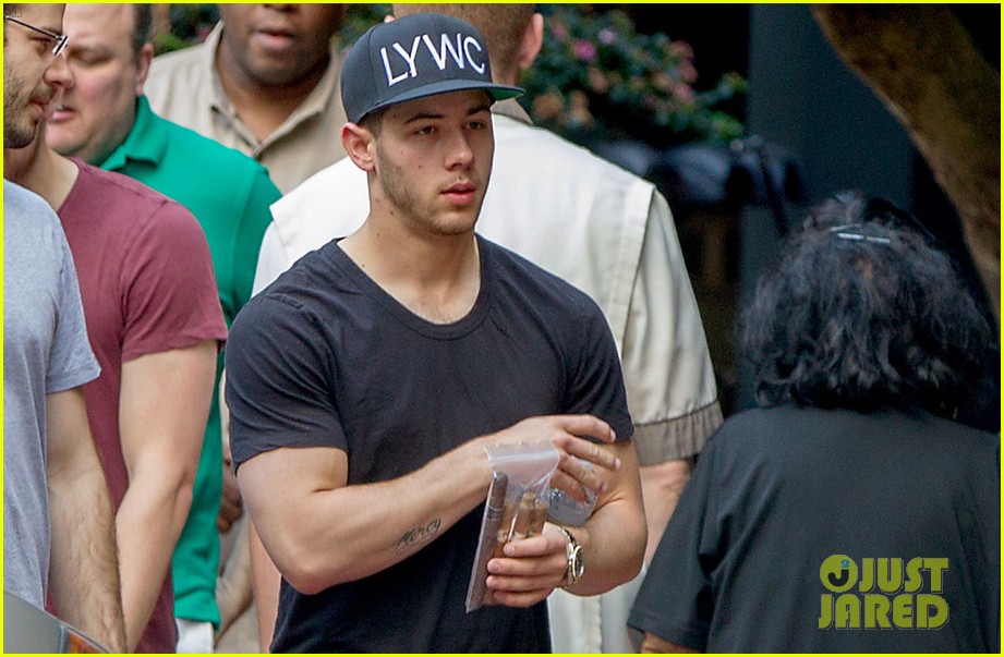 nick jonas films a new muisc video in new orleans 04