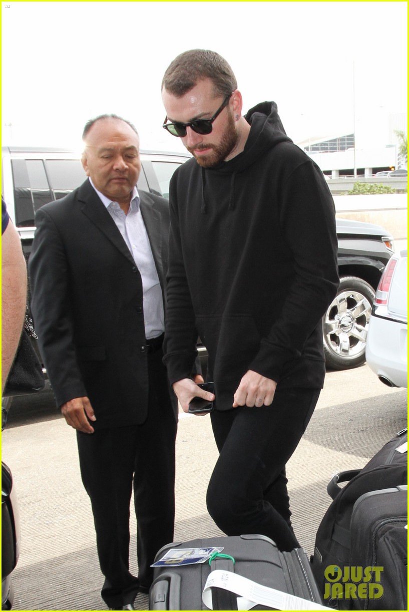 sam smith heads out of la after coachella 04