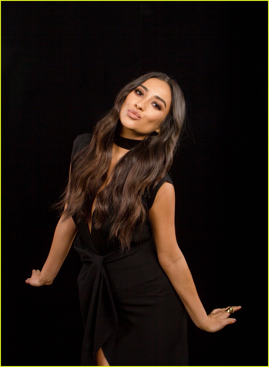 shay mitchell aol build mothers day 07