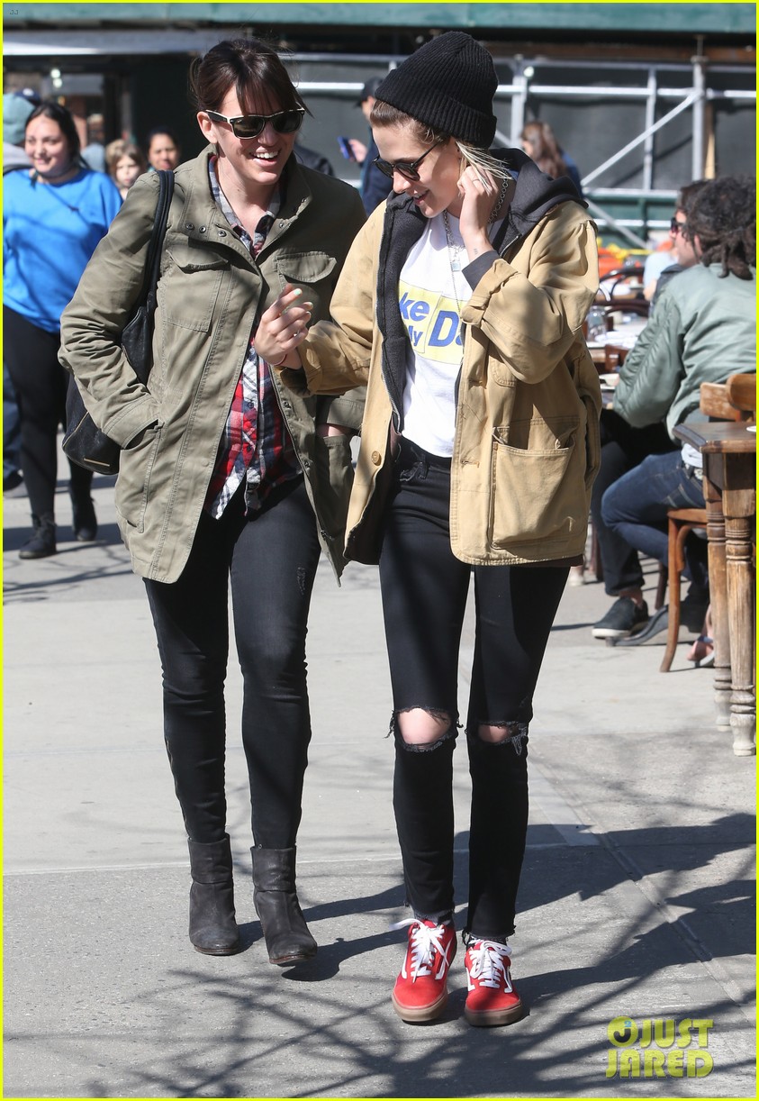 kristen stewart soko hold each other close in nyc 20
