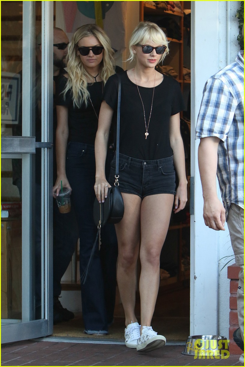 taylor swift gets in some retail therapy with kelsea ballerini 18