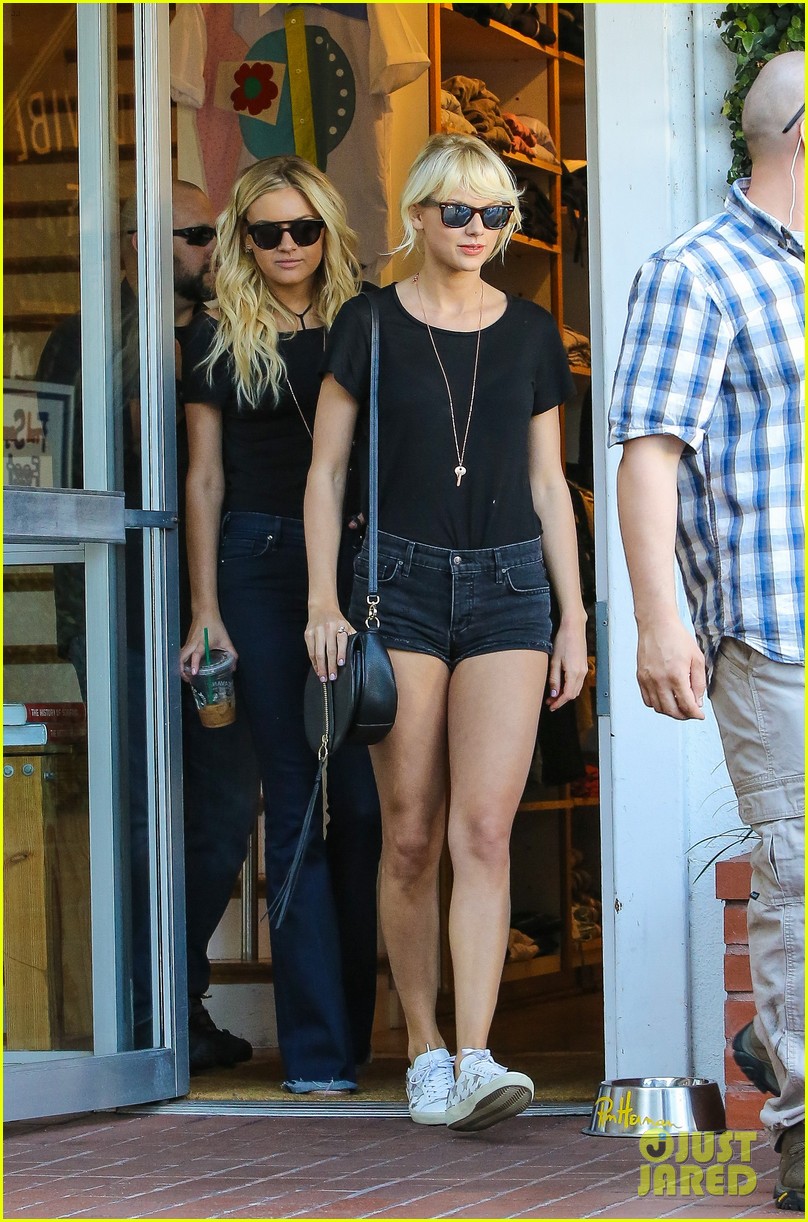 taylor swift gets in some retail therapy with kelsea ballerini 22