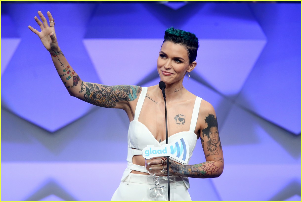 taylor swift presents to ruby rose glaad 17