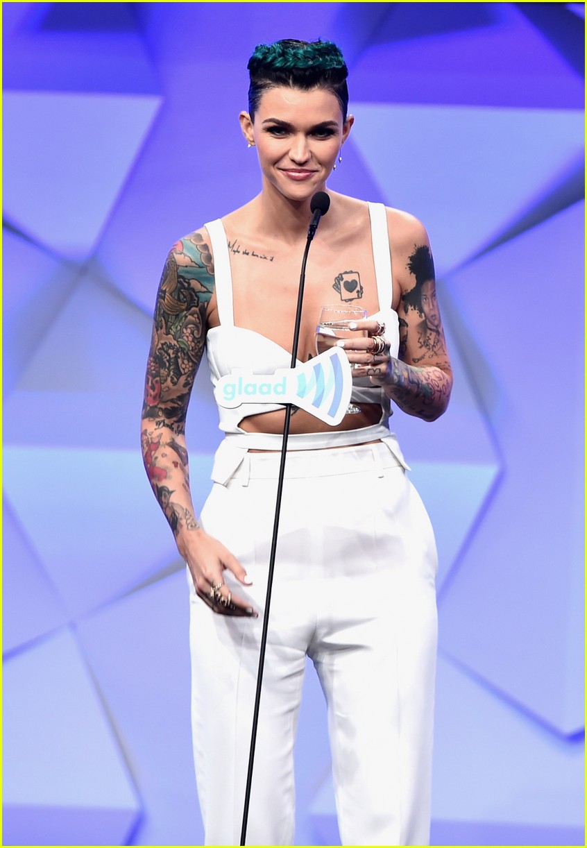 taylor swift presents to ruby rose glaad 26