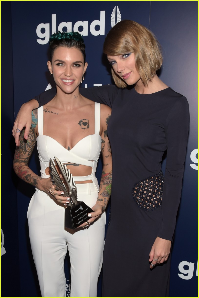 taylor swift presents to ruby rose glaad 37
