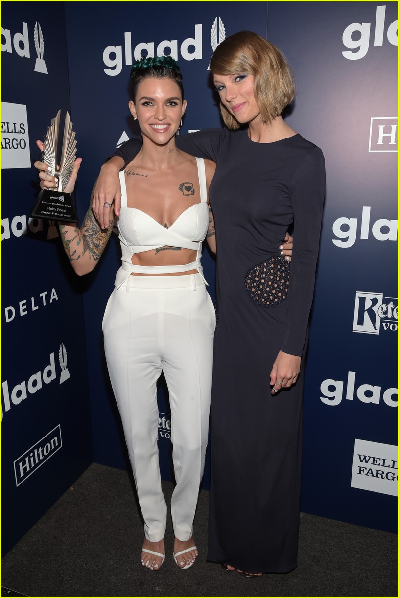 taylor swift presents to ruby rose glaad 38