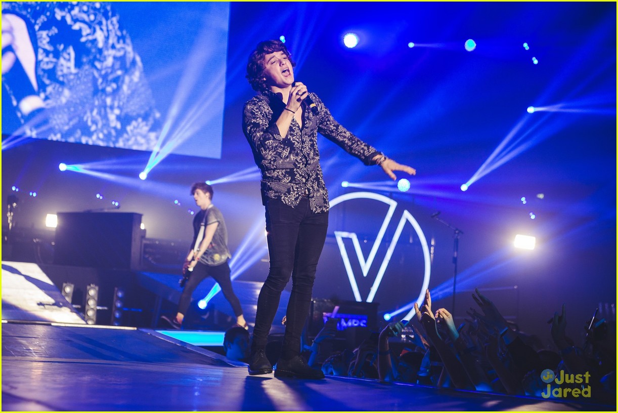 the vamps sheffield concert pics not ready tour end 02