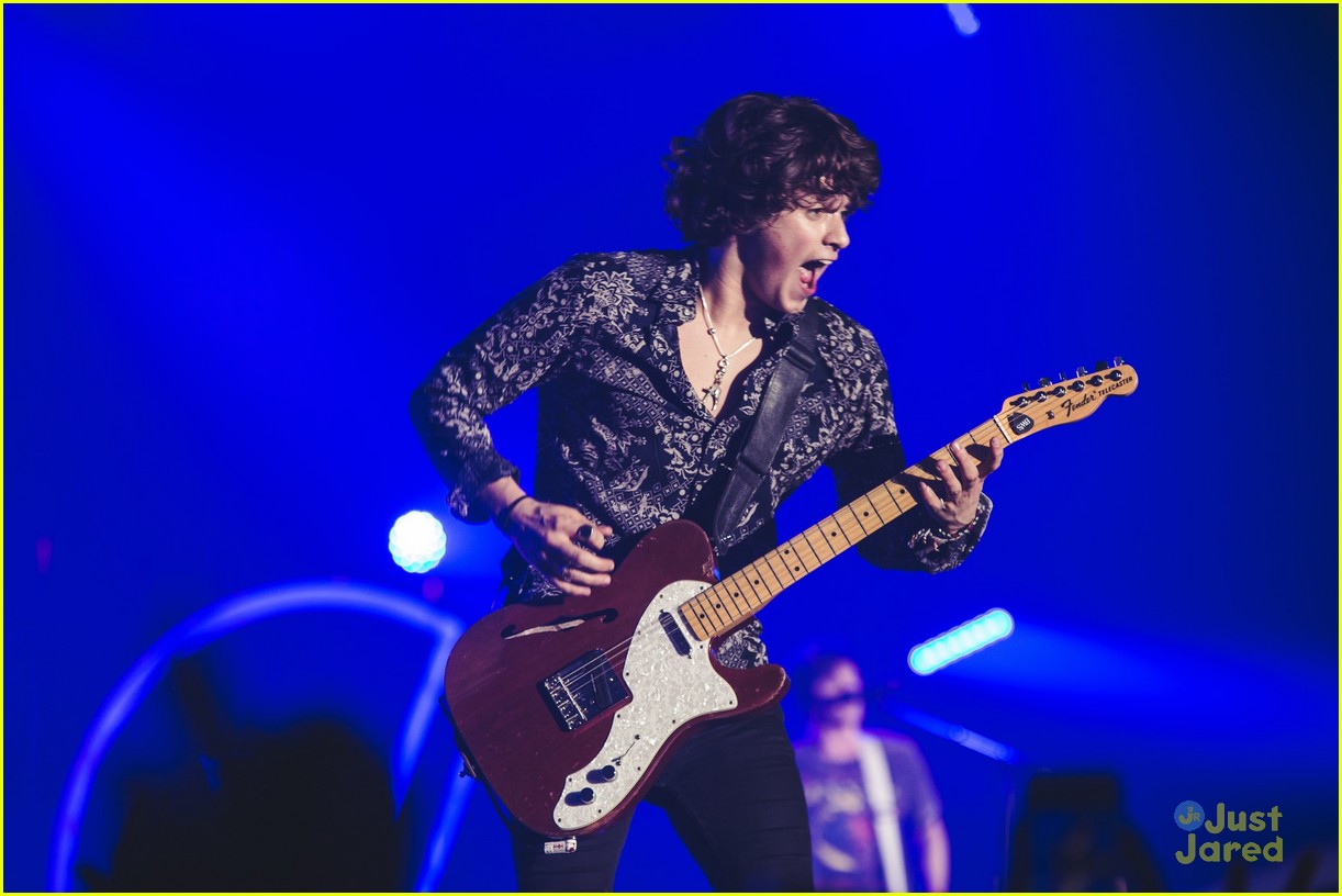 the vamps sheffield concert pics not ready tour end 43